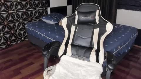 AJ online show from 03.09.25