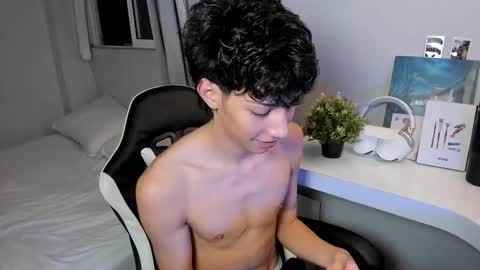 Phil.   INDEPENDENT MODEL online show from 01.08.26