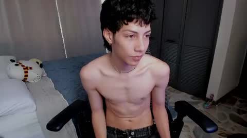 Phil.   INDEPENDENT MODEL online show from 06.15.26