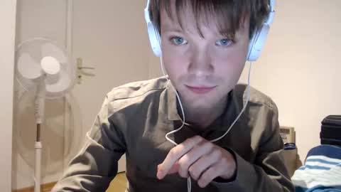 Snapshot of phillip25y chatting on 03.26.26 phillip25y online show from 03.26.26