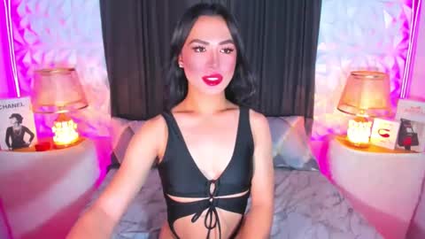 Snapshot of phlaura chatting on 12.02.24 laura online show from 12.02.24