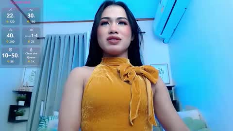 Snapshot of phlaura chatting on 11.01.25 laura online show from 11.01.25