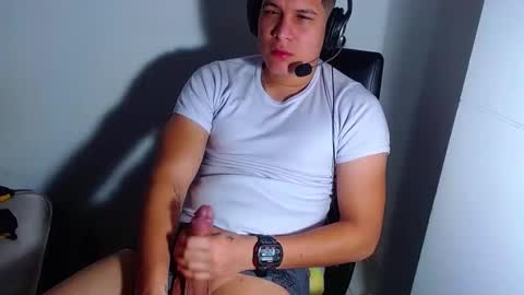 Snapshot of phoenixgnz08 chatting on 12.27.24 AdnierGnz online show from 12.27.24