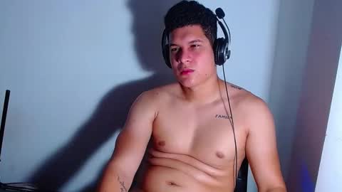 Snapshot of phoenixgnz08 chatting on 01.11.25 AdnierGnz online show from 01.11.25