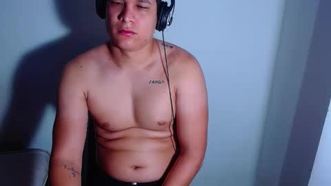 Snapshot of phoenixgnz08 chatting on 01.12.25 AdnierGnz online show from 01.12.25