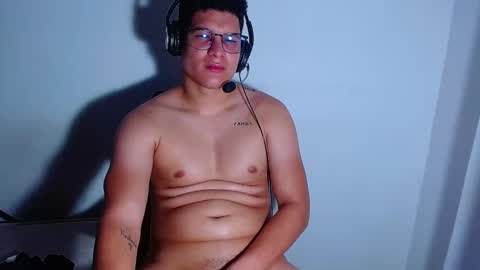 Snapshot of phoenixgnz08 chatting on 01.12.25 AdnierGnz online show from 01.12.25