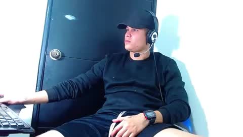 Snapshot of phoenixgnz08 chatting on 02.06.25 AdnierGnz online show from 02.06.25