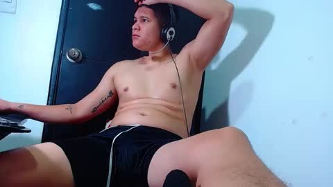 Snapshot of phoenixgnz08 chatting on 02.06.25 AdnierGnz online show from 02.06.25