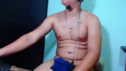 Snapshot of phoenixgnz08 chatting on 02.14.25 AdnierGnz online show from 02.14.25