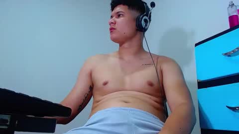 Snapshot of phoenixgnz08 chatting on 02.28.25 AdnierGnz online show from 02.28.25