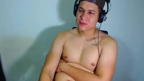 Snapshot of phoenixgnz08 chatting on 03.10.25 AdnierGnz online show from 03.10.25