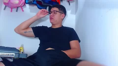 Snapshot of phoenixgnz08 chatting on 09.27.25 AdnierGnz online show from 09.27.25