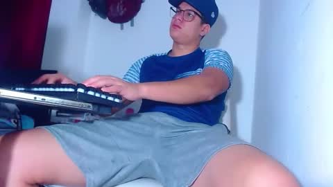 Snapshot of phoenixgnz08 chatting on 11.10.25 AdnierGnz online show from 11.10.25