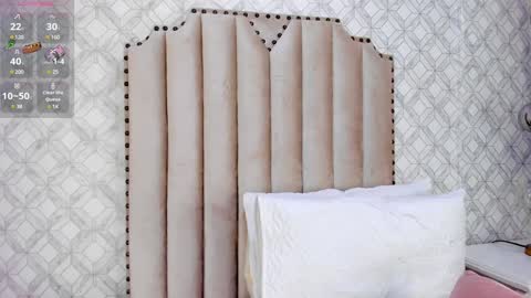 Snapshot of pia_johnson_ chatting on 12.18.24 online show from 12.18.24