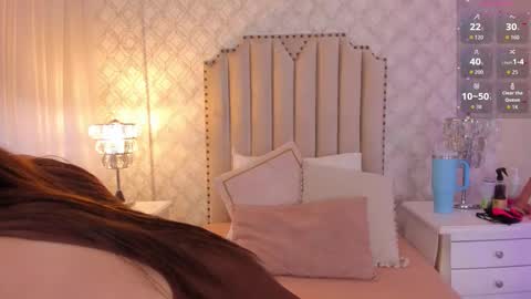 Snapshot of pia_johnson_ chatting on 11.06.25 online show from 11.06.25