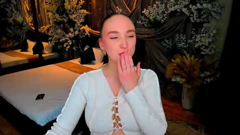 Emelie online show from 03.04.25