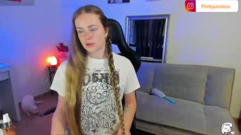 Snapshot of piinkpandora chatting on 09.14.25 PiinkPandora online show from 09.14.25