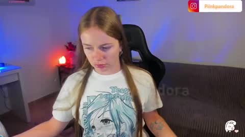 Snapshot of piinkpandora chatting on 09.26.25 PiinkPandora online show from 09.26.25