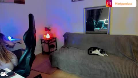 Snapshot of piinkpandora chatting on 11.14.25 PiinkPandora online show from 11.14.25
