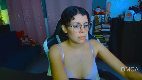 Snapshot of piixiie_d_oll chatting on 12.22.25 Andrea G online show from 12.22.25