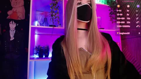 Snapshot of pika_pikaa chatting on 01.11.25 Sonya online show from 01.11.25