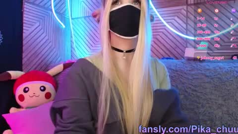 Snapshot of pika_pikaa chatting on 09.26.25 Sonya online show from 09.26.25