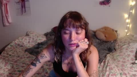 Snapshot of pikawiii chatting on 01.01.25 ill be back on monday 18th of november online show from 01.01.25