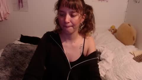 Snapshot of pikawiii chatting on 01.21.25 ill be back on monday 18th of november online show from 01.21.25