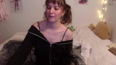 Snapshot of pikawiii chatting on 01.22.25 ill be back on monday 18th of november online show from 01.22.25