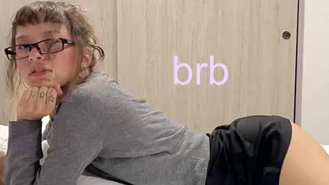 Snapshot of pikawiii chatting on 02.08.25 ill be back on monday 18th of november online show from 02.08.25