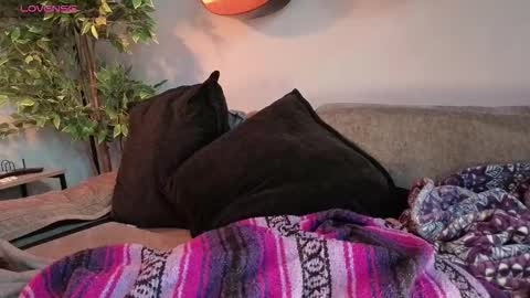 PilloGoddess online show from 03.12.26