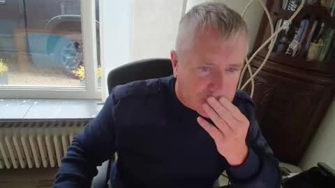 Snapshot of piloonklim chatting on 10.25.25 piloonklim online show from 10.25.25