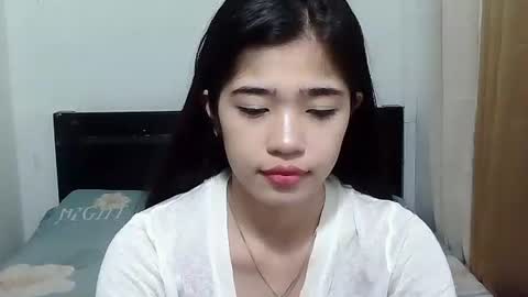 Snapshot of pinaycutie_sylvia chatting on 10.05.25 Via online show from 10.05.25