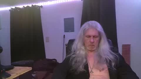 Snapshot of pincoffin chatting on 11.12.25 Pincoffin online show from 11.12.25