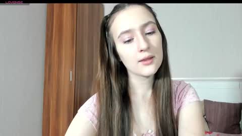 Snapshot of pingviluly chatting on 09.22.25 pingviluly online show from 09.22.25