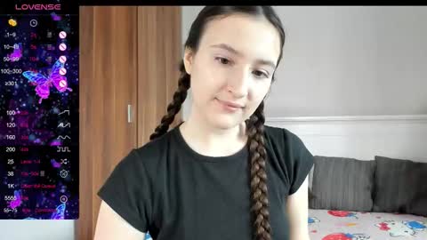 Snapshot of pingviluly chatting on 09.29.25 pingviluly online show from 09.29.25