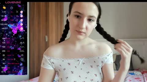 Snapshot of pingviluly chatting on 10.22.25 pingviluly online show from 10.22.25