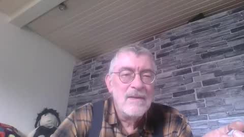 Snapshot of pinholder chatting on 10.14.25 Michael online show from 10.14.25