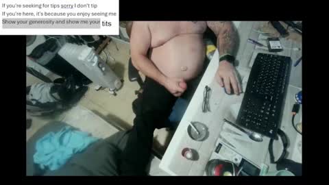 Snapshot of pini_z chatting on 12.31.24 pini_z online show from 12.31.24