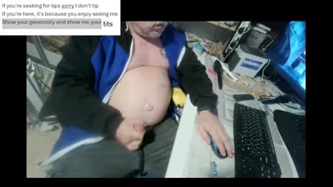 Snapshot of pini_z chatting on 01.08.25 pini_z online show from 01.08.25