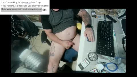 Snapshot of pini_z chatting on 01.12.25 pini_z online show from 01.12.25