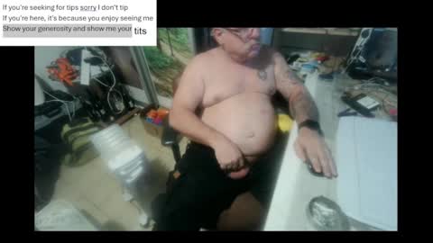 Snapshot of pini_z chatting on 02.02.25 pini_z online show from 02.02.25