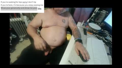 Snapshot of pini_z chatting on 03.11.25 pini_z online show from 03.11.25