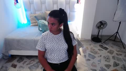 Snapshot of pink__tiffany chatting on 01.12.25 tiffany online show from 01.12.25