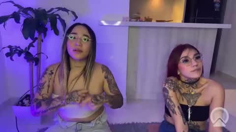 Snapshot of pink_quarz chatting on 01.08.26 KELLY online show from 01.08.26