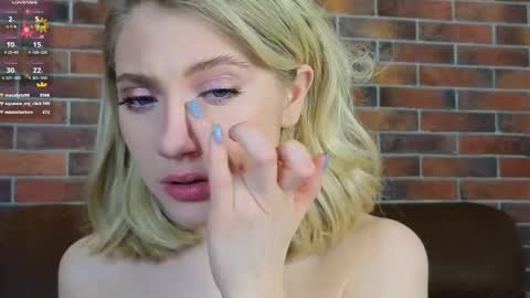 Snapshot of pinkadele chatting on 01.09.25 Adele online show from 01.09.25