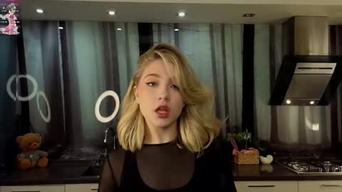 Snapshot of pinkadele chatting on 02.19.25 Adele online show from 02.19.25