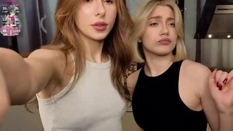 Snapshot of pinkadele chatting on 03.11.25 Adele online show from 03.11.25