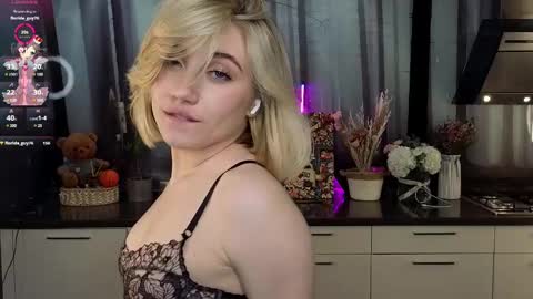 Snapshot of pinkadele chatting on 03.12.25 Adele online show from 03.12.25