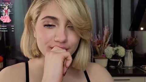 Snapshot of pinkadele chatting on 03.12.25 Adele online show from 03.12.25